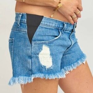Show me your mumu maternity denim shorts size 26